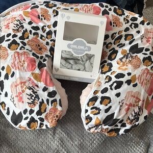 Boppy Pink and Black Bibs with Stylish Design